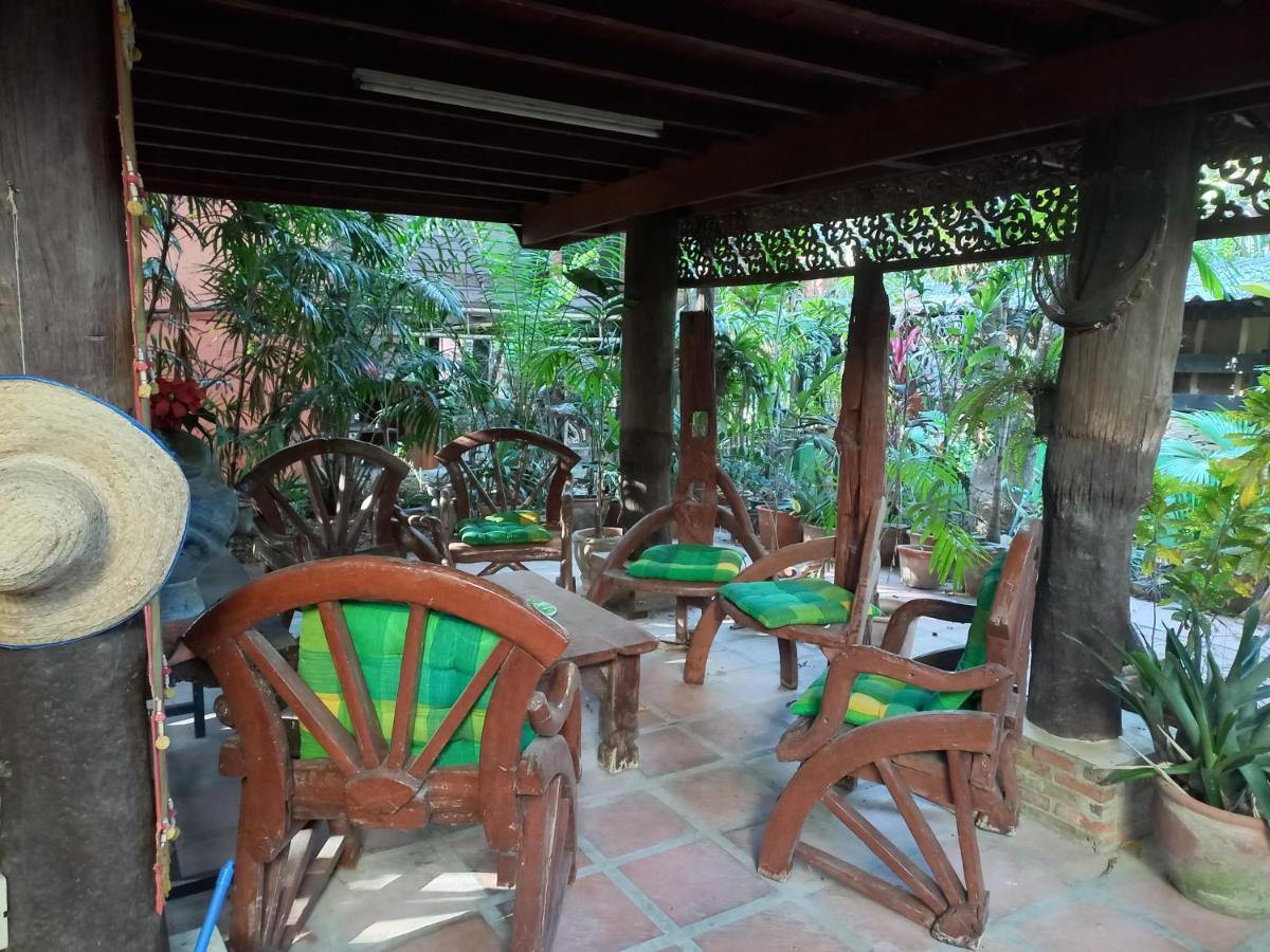 Teak House Chiang Mai Hotel ภายนอก รูปภาพ